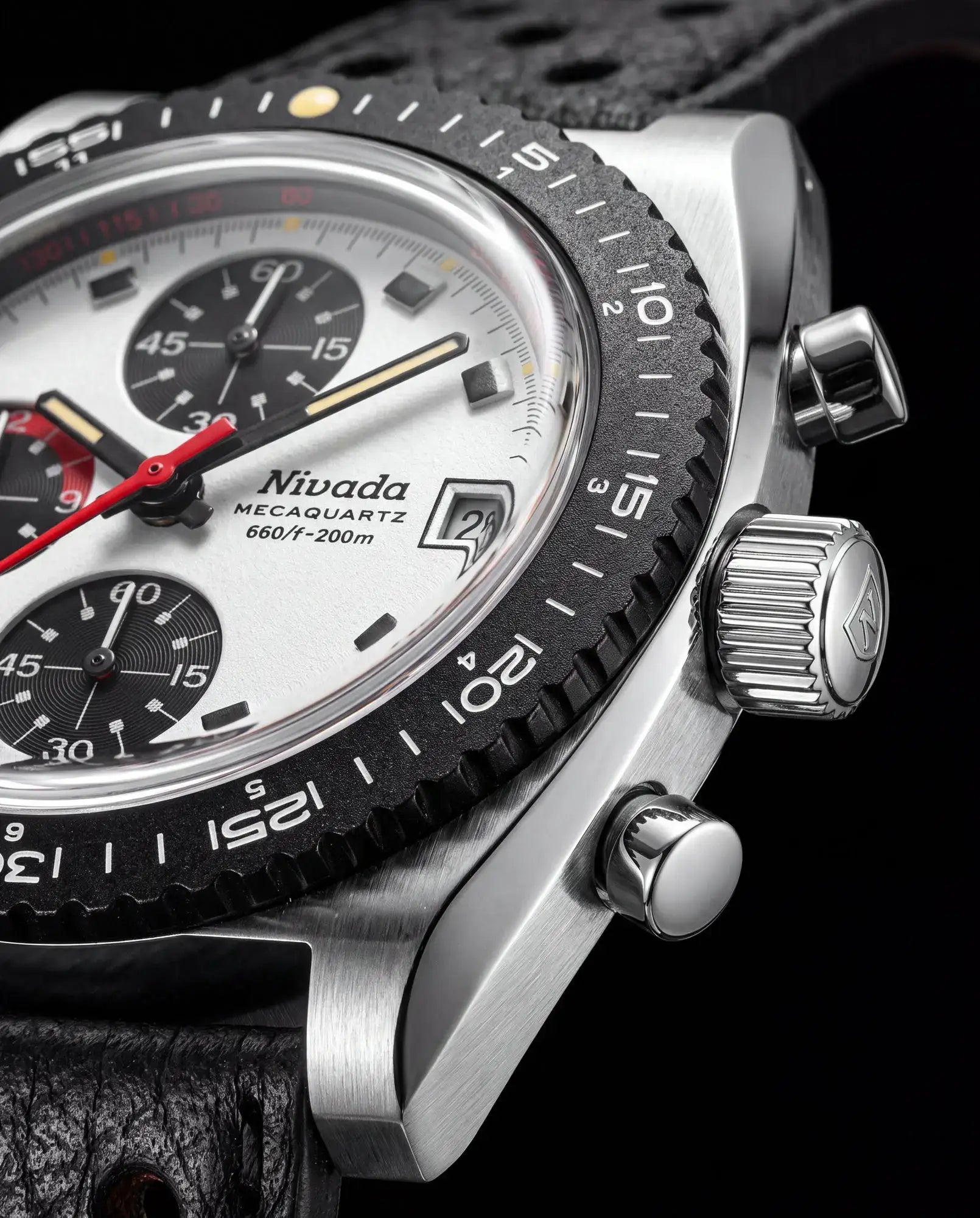 Close up of the Autochron aluminum 120 click bezel