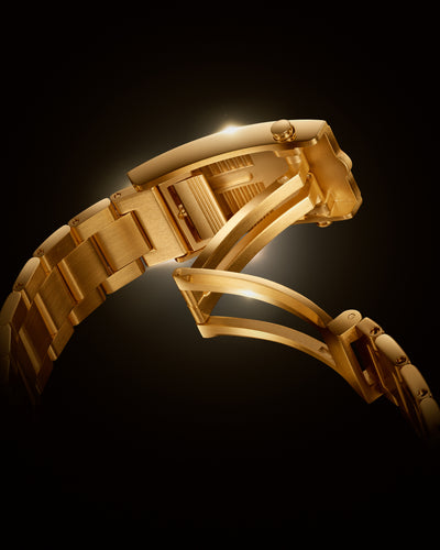 Mark 2 - Gold Clasp (3 of 4).jpg__PID:493890d3-6559-41a9-980b-bfe0f841128b