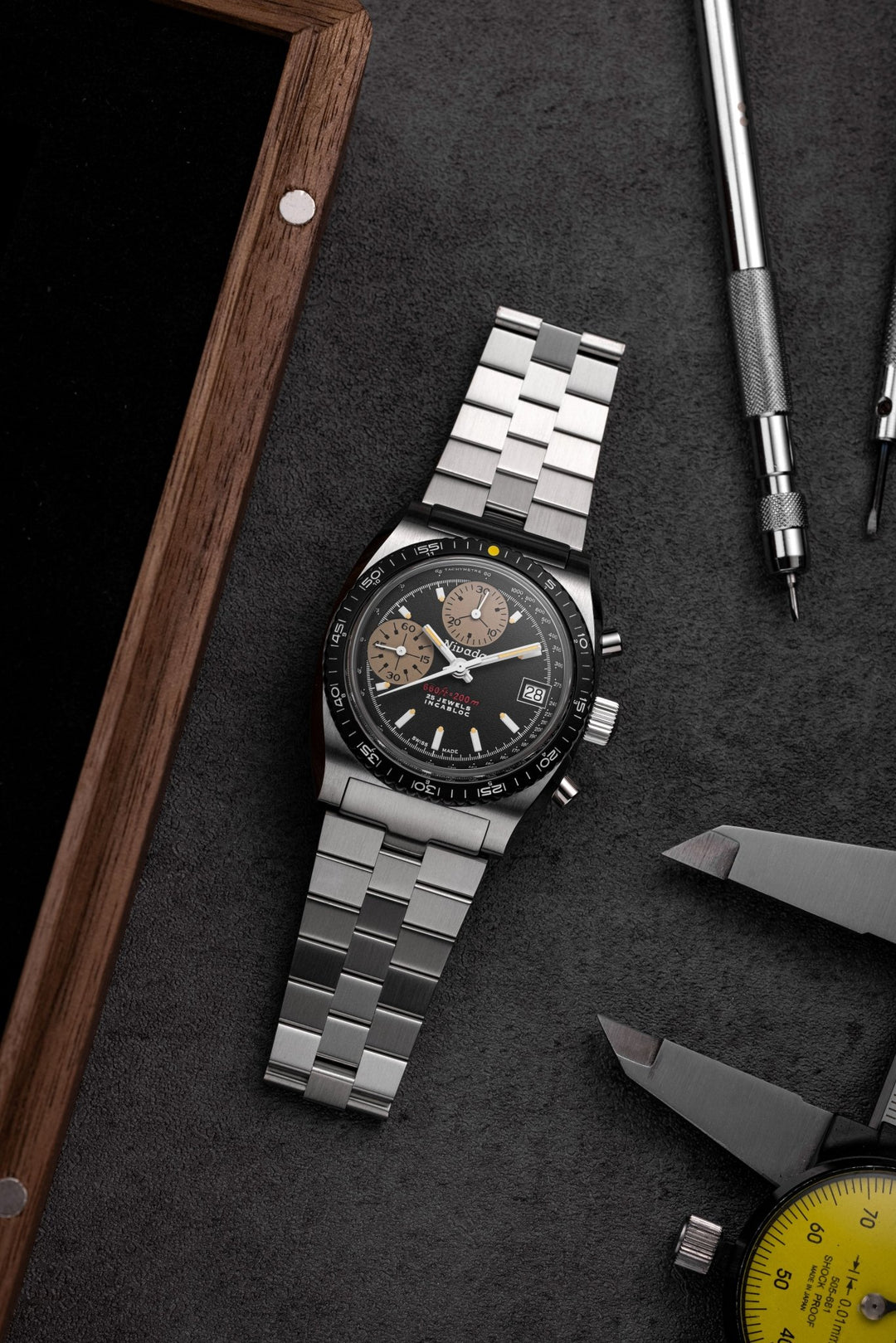 AUTOCHRON YELLOW – Nivada Grenchen