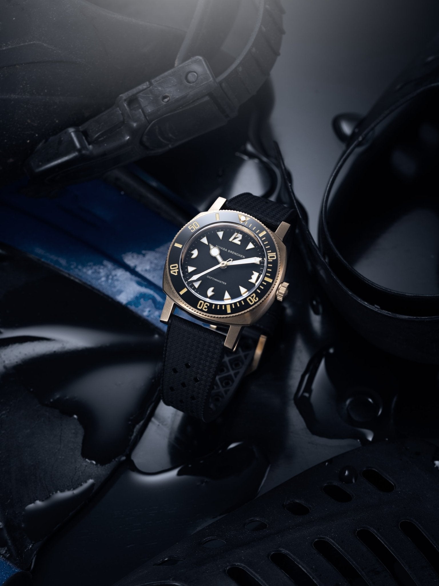 Couronne vissée et valve à hélium de la Depthmaster Bronze